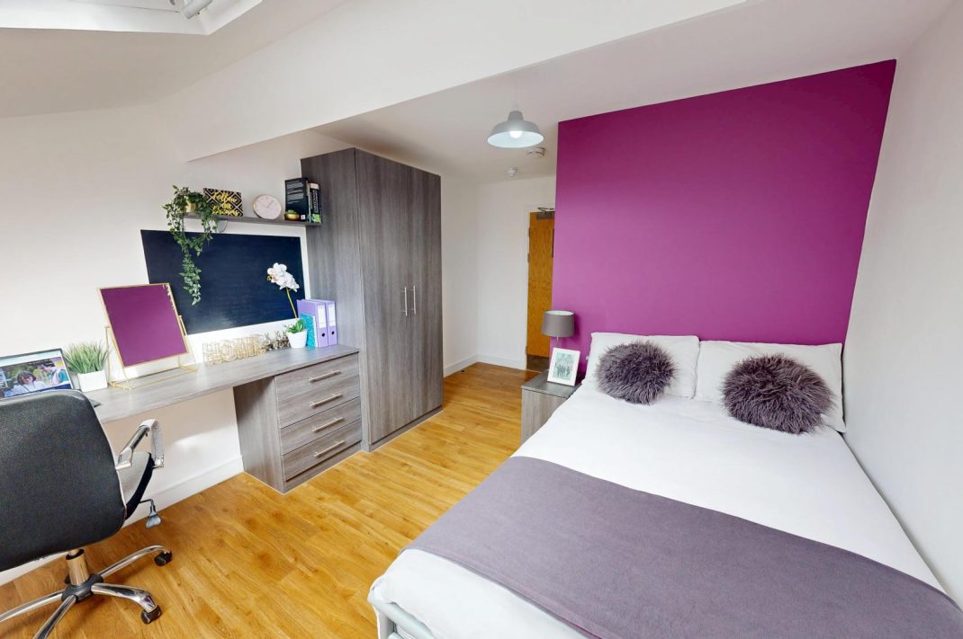 Gold En Suite Thumbnail