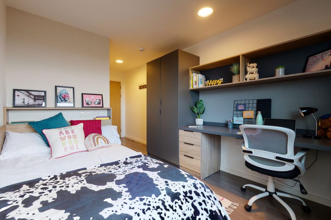 gold ensuite Thumbnail