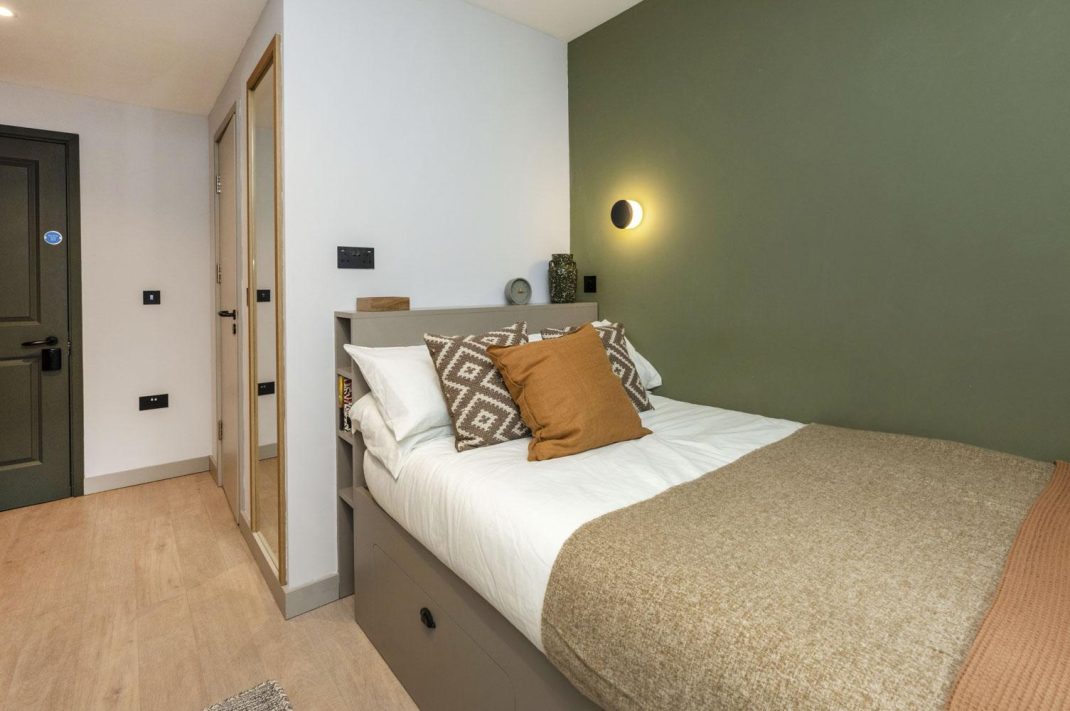 6 Bed Classic Ensuite Thumbnail