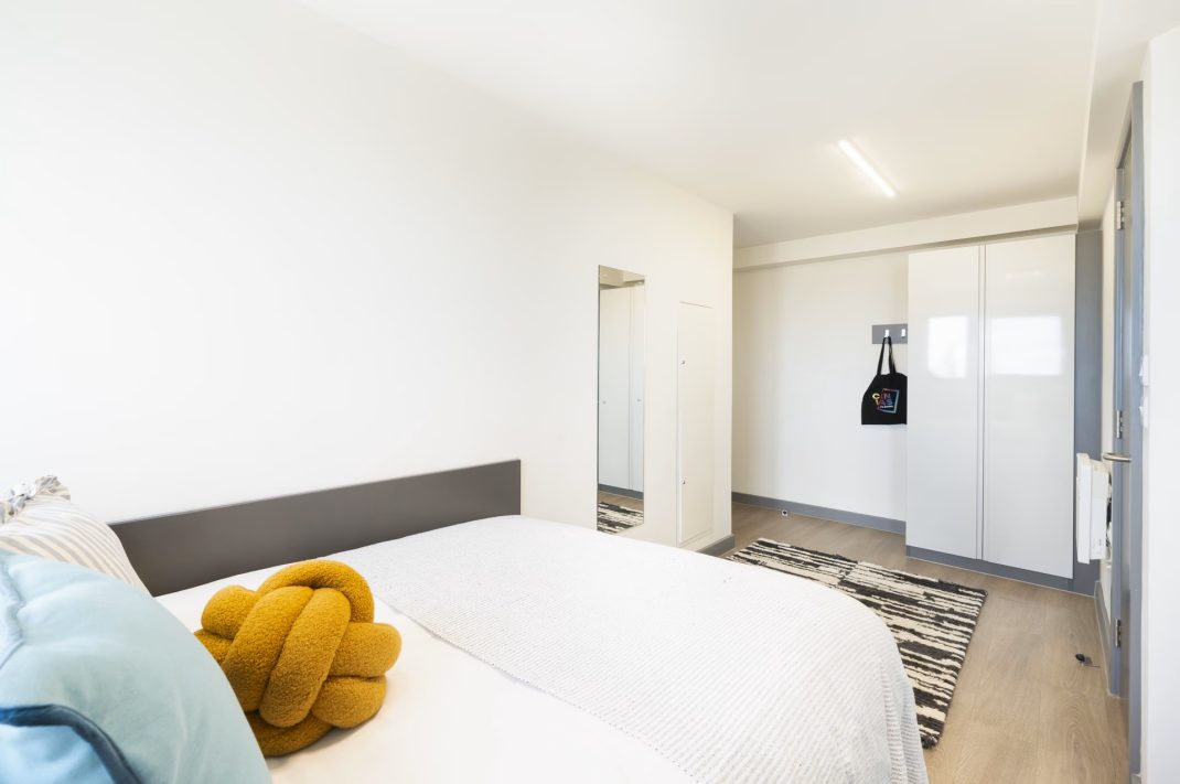 Gold Ensuite Thumbnail