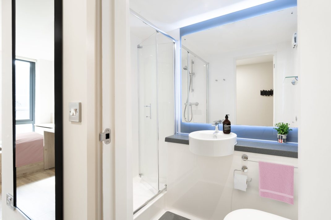 Gold Ensuite Thumbnail
