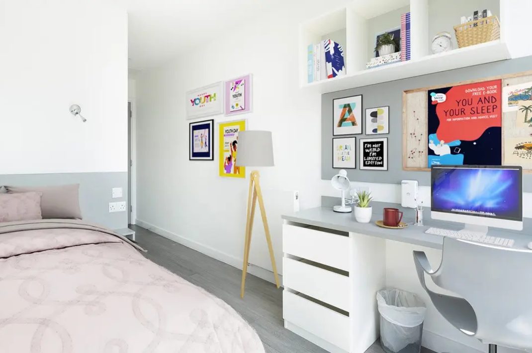 Silver En Suite Thumbnail
