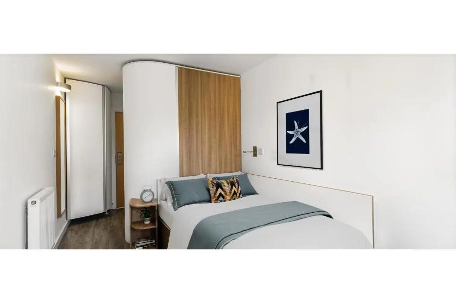 Gold Ensuite Thumbnail