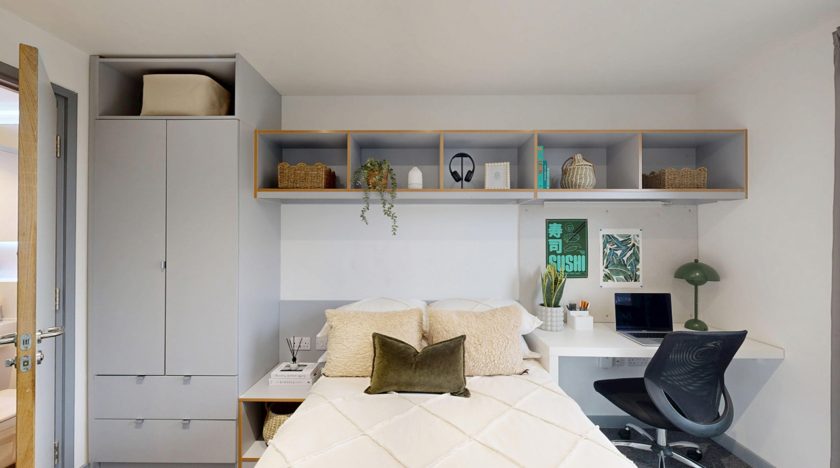 Canal View Ensuite Room