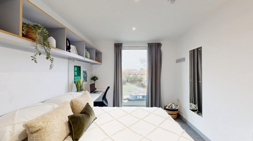 Canal View Ensuite Room